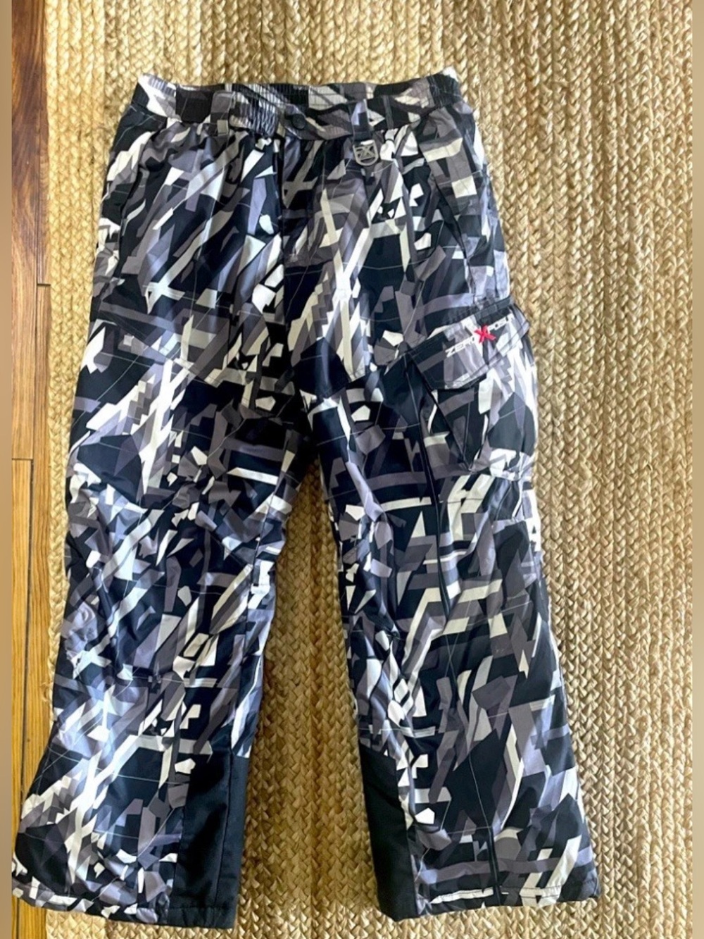 ZeroXPosur Youth  Snow Pants Size 18-20 XLarge Black Gray Camouflage